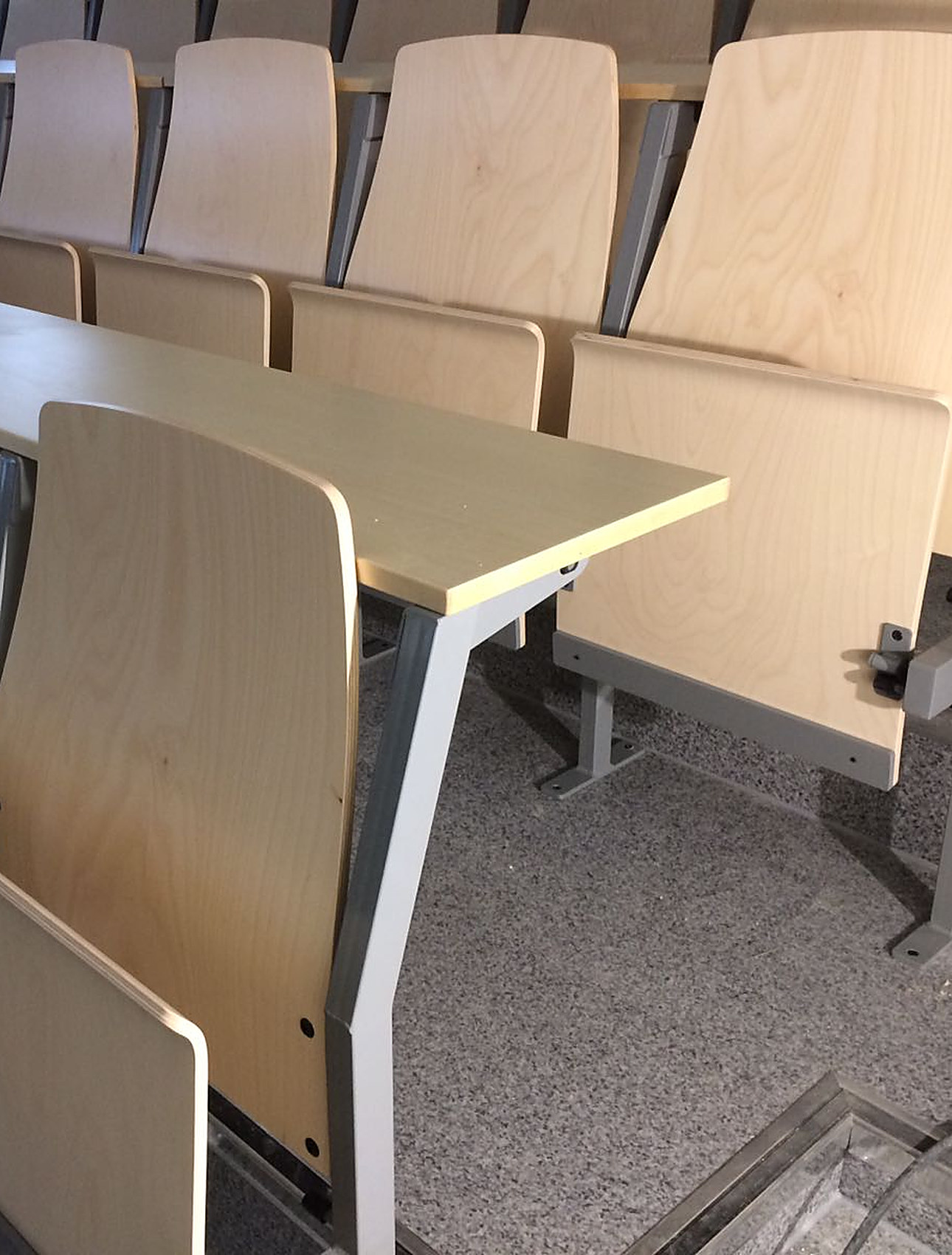 Cadeira de auditório Edu Hamari